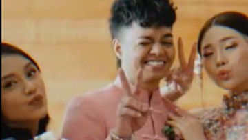 Update Informasi Selebriti InsertLive : Netizen Soroti Kehadiran Lula Lahfah di Pernikahan Reza Arap dan Wendy Walters