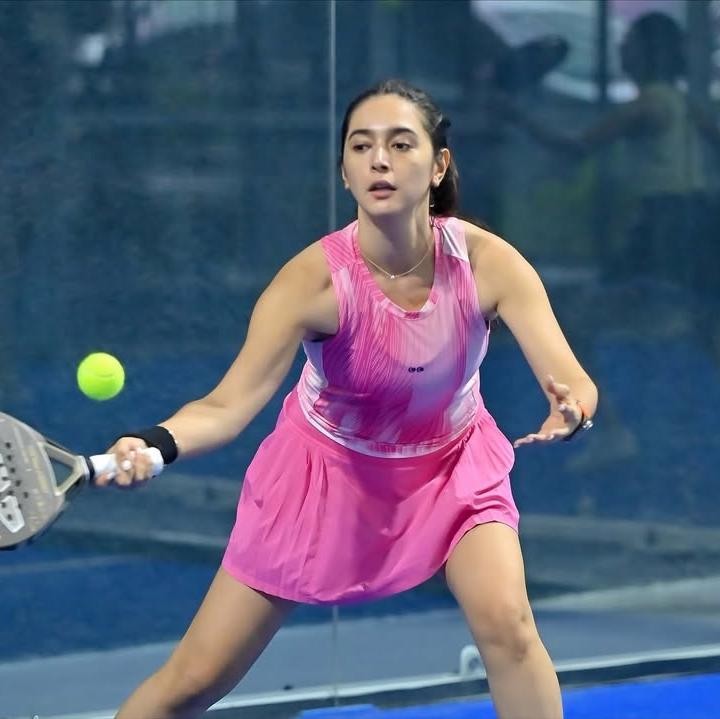<p>Selain berkuda, belakangan Nabila mulai sering ikut olahraga padel. Kakak aktor Ali Syakieb ini kerap menghabiskan waktunya bermain padel bersama teman dekat. Belum lama ini, Nabila berhasil meraih juara tiga kompetisi padel bersama temannya, Yasmine Wildblood. Dalam unggahan di media sosial, Nabila juga kerap mem-<em>posting</em> hobi barunya ini. "P<em>adel life lately</em>," tulisnya dalam salah satu unggahan. (Foto: Instagram @nsyakieb85)</p>