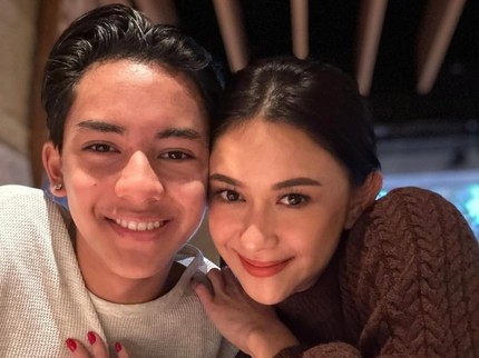 Nana Mirdad Nikmati Kebersamaan Bareng Sang Putra Jason yang Pulang Liburan dari Australia