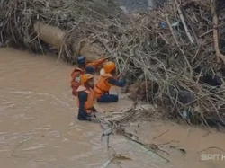 Kakek di Bima Terseret Banjir, Polairud Bantu Cari Korban hingga ke Laut