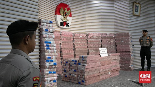 KPK klarifikasi bahwa uang Rp300 miliar yang dipamerkan adalah aset rampasan, bukan pinjaman bank. Uang tersebut dititipkan di rekening penampungan.