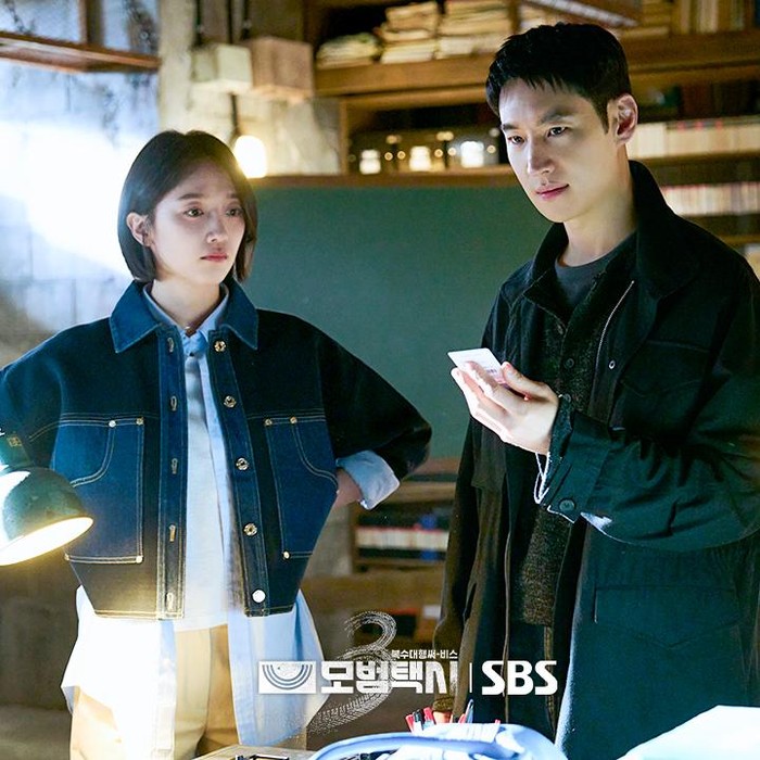 Di Taxi Driver musim sebelumnya lebih familiar dengan istilah korban, dan di season tiga sutradara membuat berbeda dengan menyebut para korban menggunakan istilah penyintas.