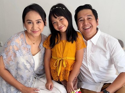 Jarang Tersorot, Intip Potret Keluarga Inne Azri & Malvino Fajaro Bersama Putri Semata Wayang