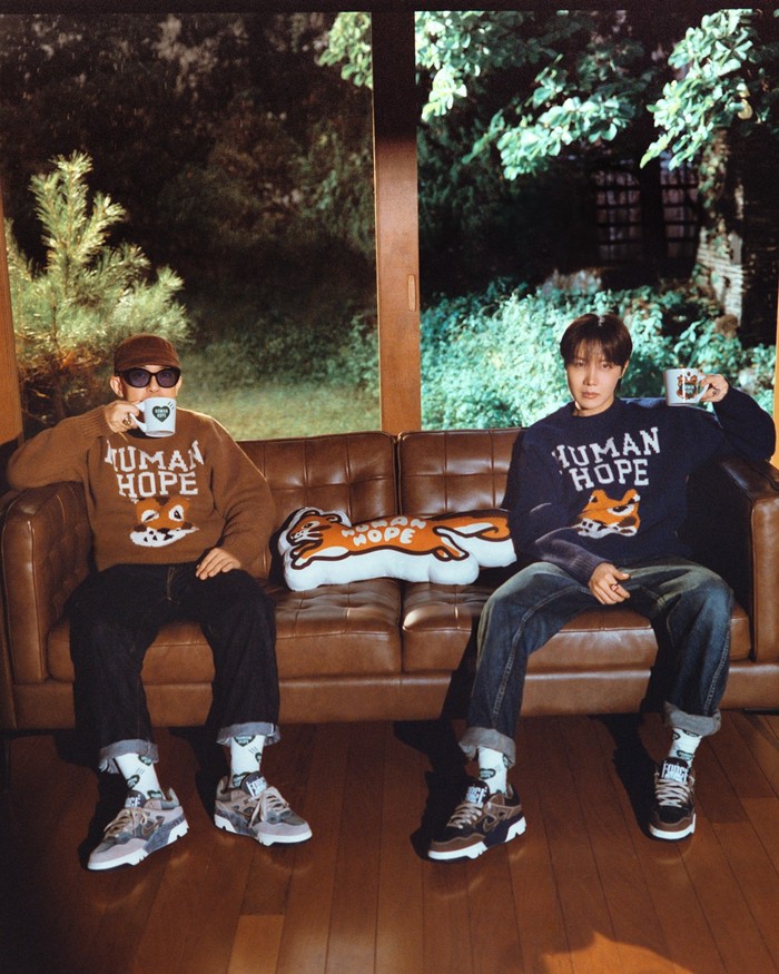 Produk-produk yang akan dirilis kali ini dibuat atas kerjasama dengan j-hope, membuat banyak orang terutama fans BTS alias ARMY antusias, terlebih lagi mengetahui fakta bahwa sang idol sudah menyukai merek itu sejak lama./ Foto: instagram.com/humanmade