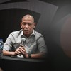 Pelatih Timnas Sepak Bola Indonesia U-20 Nova Arianto menyampaikan keterangan pers terkait perkembangan sepak bola Indonesia di GBK Arena, Jakarta, Kamis (20/11/2025). PSSI resmi mengumumkan Nova Arianto sebagai pelatih Timnas Indonesia U-20 sesuai r
