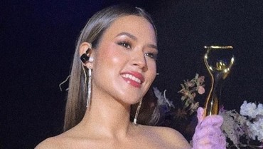 Menang AMI Awards, Raisa Singgung Vidi hingga Sang Ibu yang Berjuang Lawan Kanker