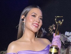 Menang AMI Awards, Raisa Singgung Vidi hingga Sang Ibu yang Berjuang Lawan Kanker