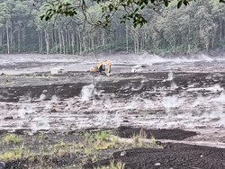3 Alat Berat Terjebak di Aliran Sungai Besuk Kobokan Usai Semeru Erupsi