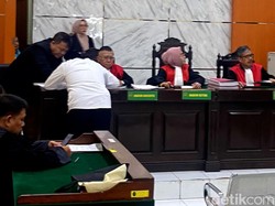 Ortu Korban Hidden Cam SMAN 12 Bandung Kecewa Vonis Pelaku Hanya 1 Tahun