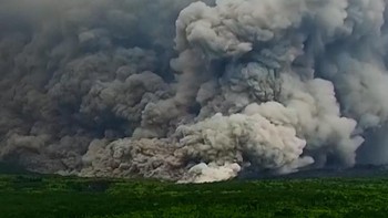 Penampakan Pergerakan Erupsi Gunung Semeru,  Awan Panas Meluncur 14 Km