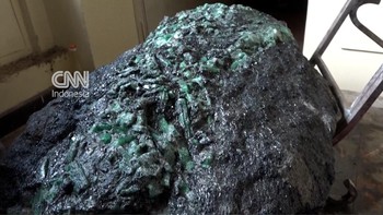 Penemuan Batu Zamrud 300 Kg di Istana Kepresidenan Madagaskar