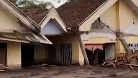 Lumpur dan Abu Vulkanik Erupsi Semeru Selimuti Dusun Kamar A Lumajang