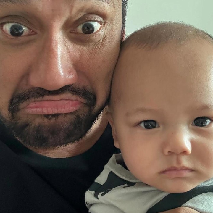 <p>Aktor Tora Sudiro kini tengah menikmati peran barunya sebagai seorang kakek setelah putrinya Nabila Sudiro melahirkan anak pertama. Nabila melahirkan seorang anak laki-laki yang diberri nama Kanoadria Adenang Lubis atau dipanggil Noa pada 21 Juni 2025 lalu. (Foto: Instagram @t_orasudi_ro)</p>