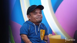 Masih Lekat Dalam Ingatan Ucok Baba Momen Kocak Jatuh ke Tong Sampah Saat Ambil Uang di ATM