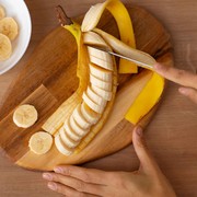 8 Makanan dan Minuman yang Tidak Boleh Dikonsumsi Bersama Pisang