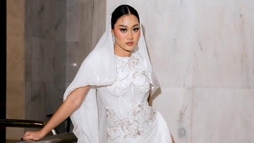 Ini 7 Potret Aisha Retno Penyanyi Berdarah Indonesia yang Klaim Batik dari Malaysia