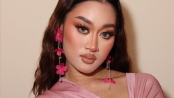 Klarifikasi Aisha Retno, Penyanyi Keturunan Indonesia usai Sebut Batik dari Malaysia