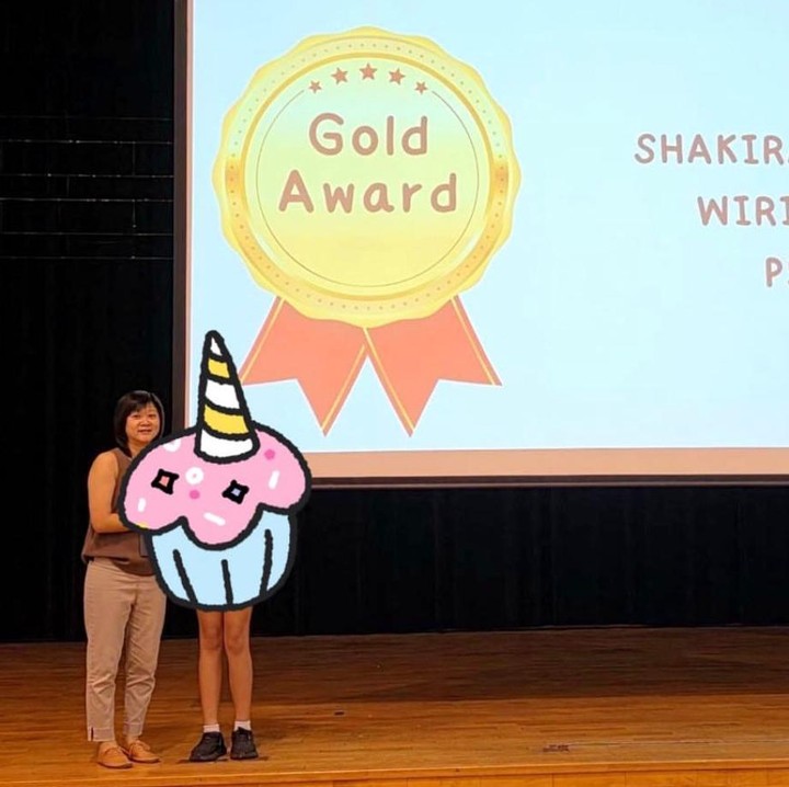 <p>Tentu saja unggahan itu langsung dibanjiri komentar netizen yang turut memberikan ucapan selamat untuk Aisha. &ldquo;Wow ikut bangga dgn prestasinya Shakira <em>@jerryaurum,</em>&rdquo; tulis akun <em>@dodichromecy****.</em> &ldquo;Waaah keren...luar biasa..anak hebat..papa mama juga luar biasa..keluarga berbakat, Tuhan memberkati,&rdquo; tulis akun <em>@vera.g****.&nbsp;</em>(Foto: Instagram @jerryaurum)</p>