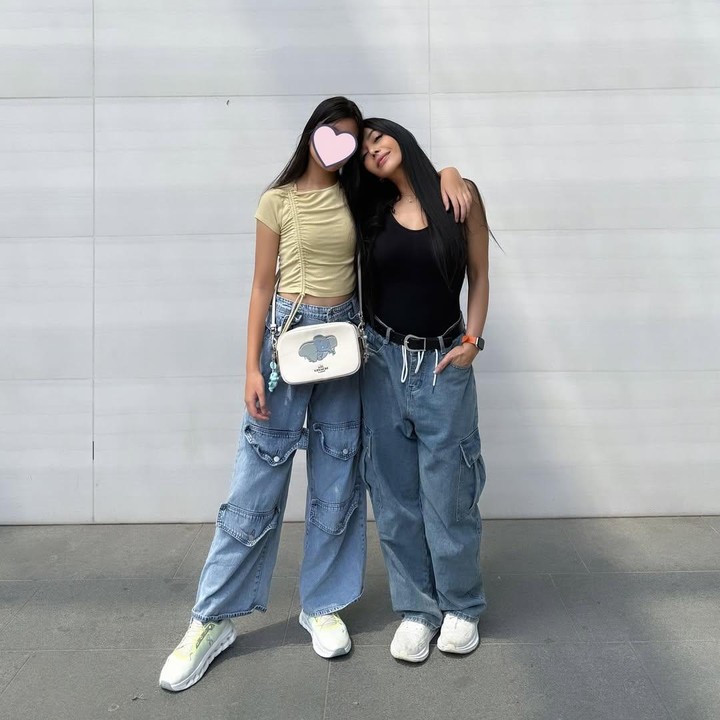 <p>Penyanyi Denada memiliki seorang anak perempuan bernama Shakira Aurum Wiratama, lalu dikenal sebagai Aisha usai berganti nama. Ia lahir dari pernikahan Denada yang berakhir cerai dengan Jerry Aurum. Saat ini, Aisha diketahui tengah menimba ilmu di Singapura. Nah, sebentar lagi, Aisha akan merayakan ulang tahun ke-13. (Foto: Instagram @denadaindonesia)</p>