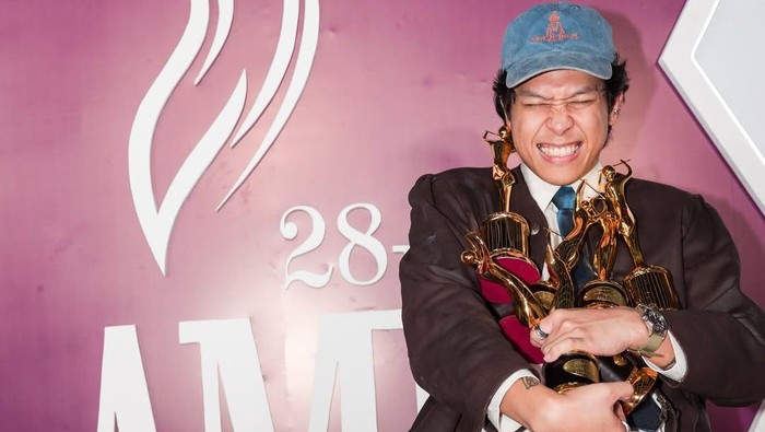 Baskara Putra Persembahkan Kemenangan AMI Awards 2025 untuk Sumarsih
