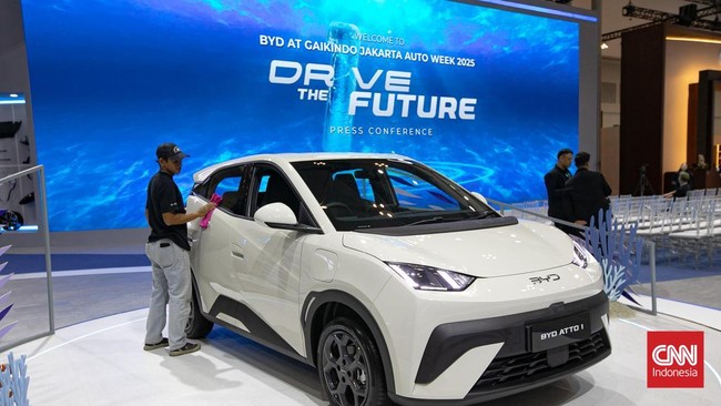 Harga BYD Atto 1 mengalami kenaikan setelah menorehkan capaian positif sebagai mobil terlaris selama Oktober 2025.