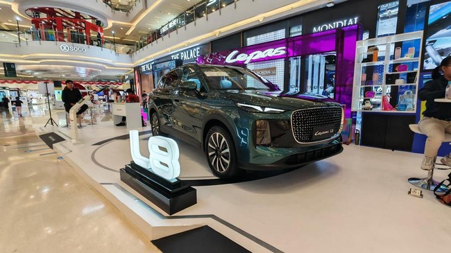 Indonesia merupakan negara yang pertama menjual Lepas L8 model setir kanan.