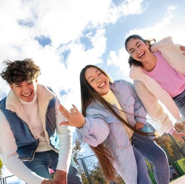 3 Ciri Orang yang Bisa Jadi Menjadi Sahabat Suka dan Duka, Menurut Psikolog