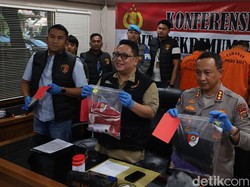 2 Pria Coret Bendera Merah Putih Berawal Bahas RKUHAP Sambil Pesta Miras