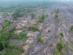 Video Erupsi Semeru Putuskan Jaringan Listrik di Lumajang