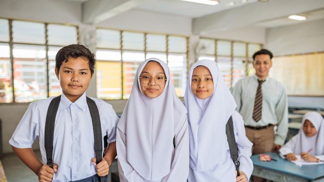 5 Contoh Doa Hari Guru 2025 yang Menyentuh Hati dan Penuh Makna