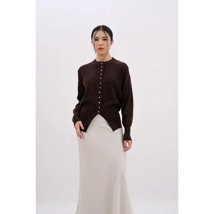 Get The Look: Inspirasi outfit serba coklat ala Wiza Liana