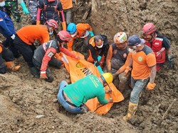 18 Ekskavator Diterjunkan Cari 18 Korban Longsor di Banjarnegara