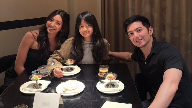 Kompak Meski Bercerai, Nicky Tirta dan Mantan Istri Beri Kejutan Manis untuk Anak