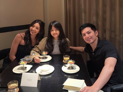 Terpopuler: Potret Nicky Tirta & Mantan Istri Beri Kejutan Ultah untuk Anak