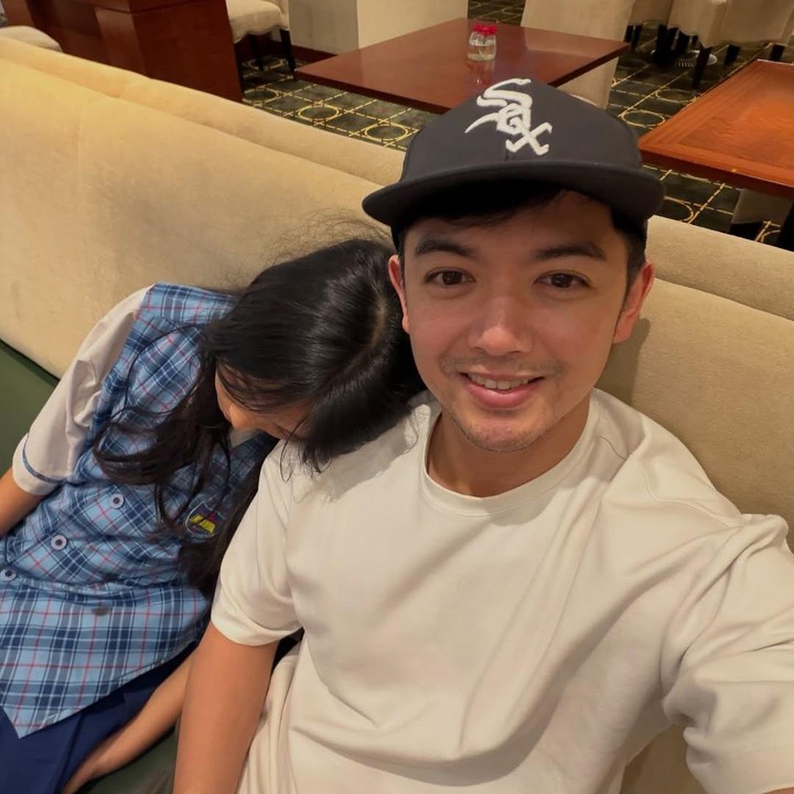 <p>Momen <em>quality time</em> ini tampaknya sangat dinanti Nicky, Bunda. Pasalnya, Naara ternyata sempat berada di masa ketika ia enggan menghabiskan waktu dengan sang ayah. "Masa malu-malu di tempat umumnya udah mulai lewat..bersyukur bisa menikmati setiap proses pertumbuhan nya..Terima kasih Tuhan," ungkap Nicky. (Foto: Instagram @nickytirta)</p>