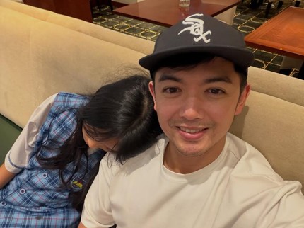 Momen Putri Semata Wayang Nicky Tirta Manja pada Sang Ayah, Terbaru Minta Temani Nonton