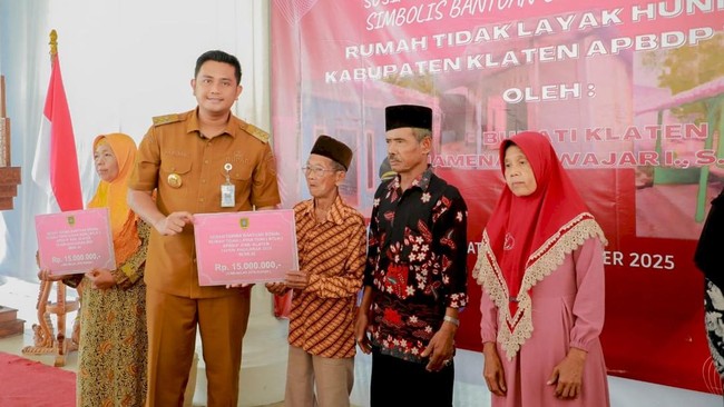 Pemkab Klaten luncurkan program bantuan RTLH untuk 1.193 unit rumah tidak layak huni dan kenalkan aplikasi SIFASUM untuk pelayanan publik.
