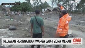 VIDEO: Relawan Peringatkan Warga Jauhi Zona Merah