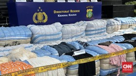 Polisi Sita 439 Koli Baju Bekas Impor Rp4 Miliar Asal China-Korsel