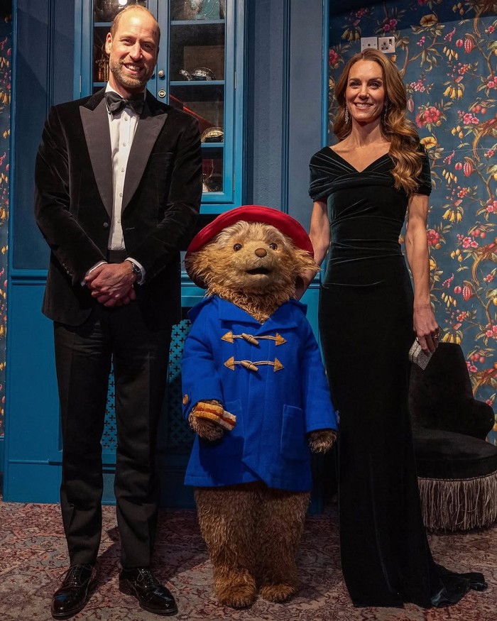 Putri Kate dan Pangeran William di Royal Variety Performance di Royal Albert Hall. Keduanya mengenakan busana formal berbahan velvet.