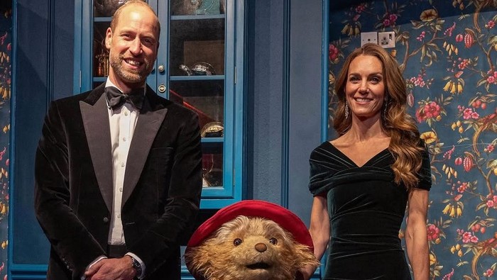 Putri Kate dan Pangeran William di Royal Variety Performance di Royal Albert Hall. Keduanya mengenakan busana formal berbahan velvet.