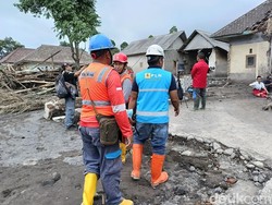 Listrik di Desa Supit Urang Lumajang Putus Imbas Erupsi Gunung Semeru