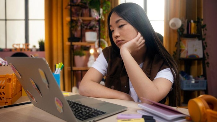 7 Tanda Kamu Lelah Secara Emosional karena Berjuang dalam 