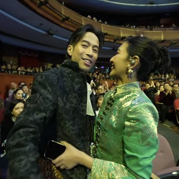 7 Momen Manis Vidi Aldiano Temani Sheila Dara di Festival Film Indonesia 2025