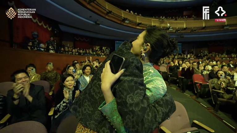 Vidi Aldiano ikut terharu melihat Sheila Dara dapat Piala Citra FFI 2025&period;