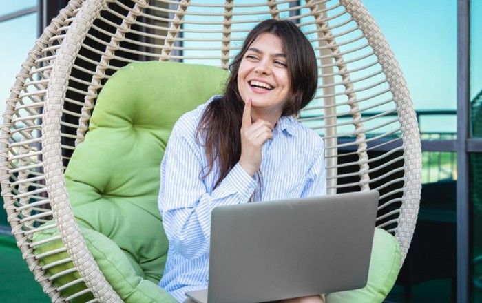 Skillcation adalah liburan yang memfokuskan pada pengembangan keterampilan baru atau peningkatan keterampilan yang sudah dimiliki. Para ahli menyebut tren ini sebagai kombinasi antara hiburan dan produktivitas pribadi./ Foto: freepik.com/pvproductions