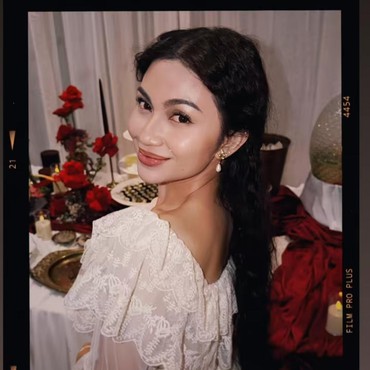 Ada Kebun Herbs, Intip 7 Potret Dapur Rumah Ariel Tatum yang Estetik Bertabur Bunga