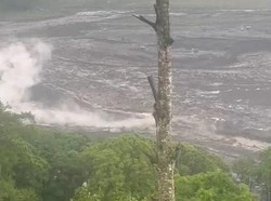 Banjir Lahar Semeru Kembali Terjadi, Aliran Sudah Sampai ke Gladak Perak