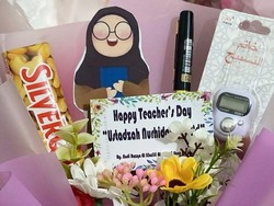 35+ Inspirasi Kado Hari Guru 2025 yang Berkesan, Unik, dan Bermanfaat