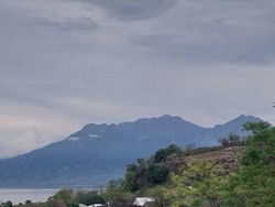 Gunung Sangeang Api Naik ke Level Waspada, Muncul Lava Pijar dan Asap